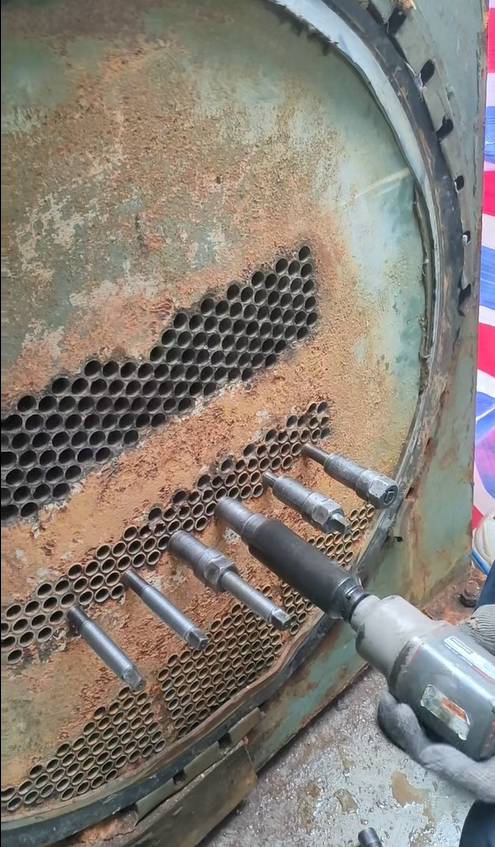 遵义某化工厂冷水机组更换铜管