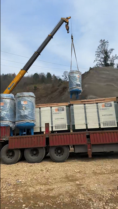 黔西南开山两级压缩空压机和储气罐配套到货