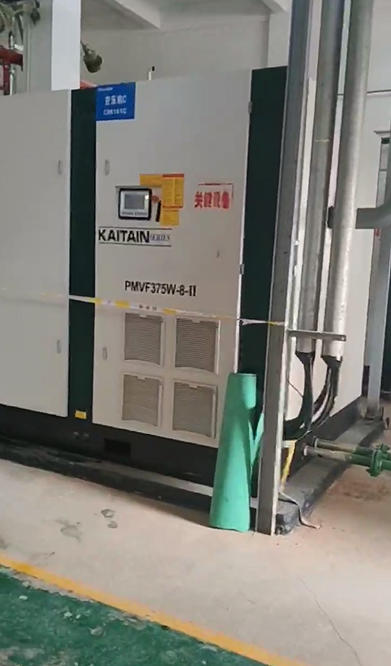 黔南某科技公司年前保养空压机