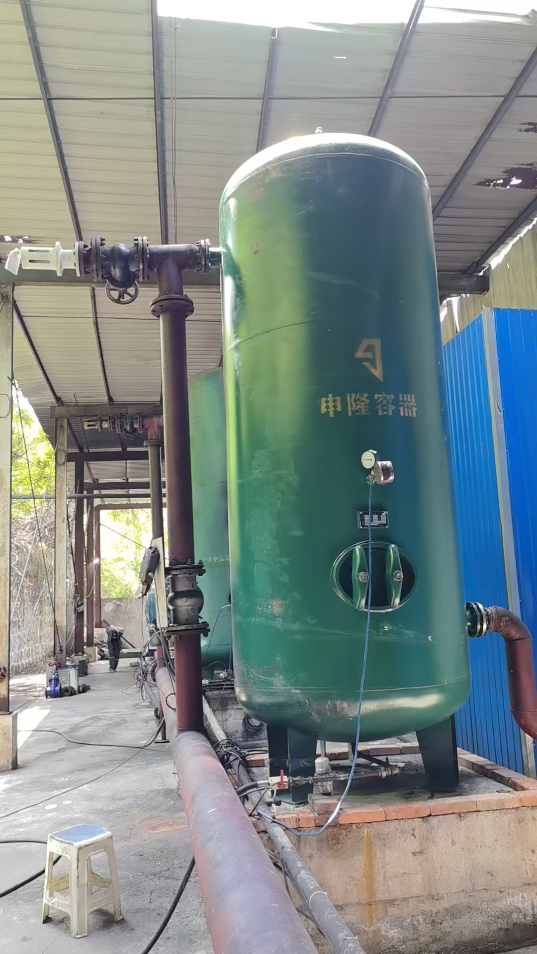 六盘水市某矿业厂安装储气罐